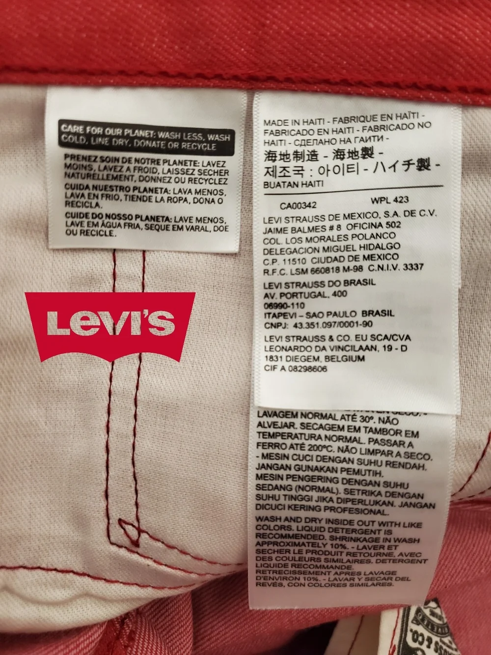 NWT Levi's 501 Men's Red New Straight-Leg Jeans Size 32x30 Shrink-to-Fit